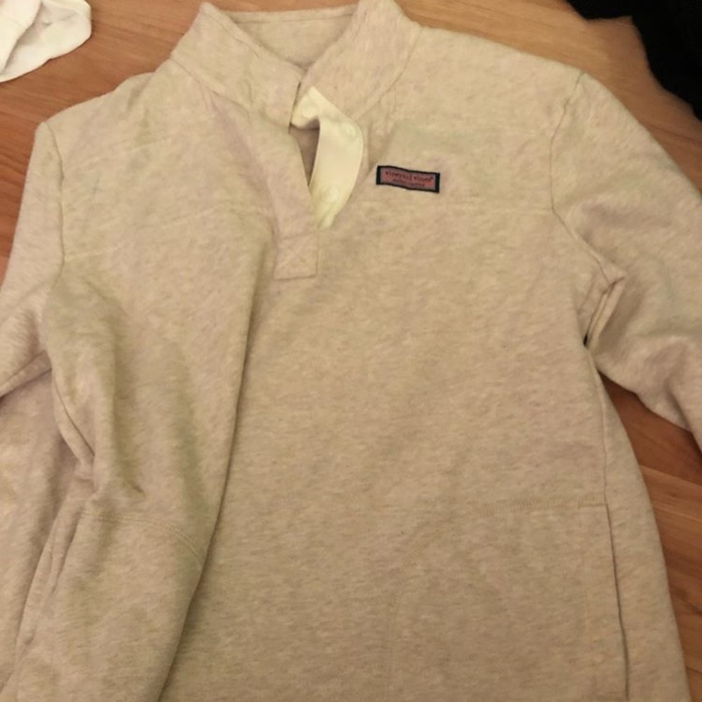 Vineyard vines pullover size medium